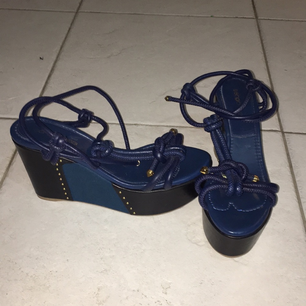 Shoes - Picture 4 of 4